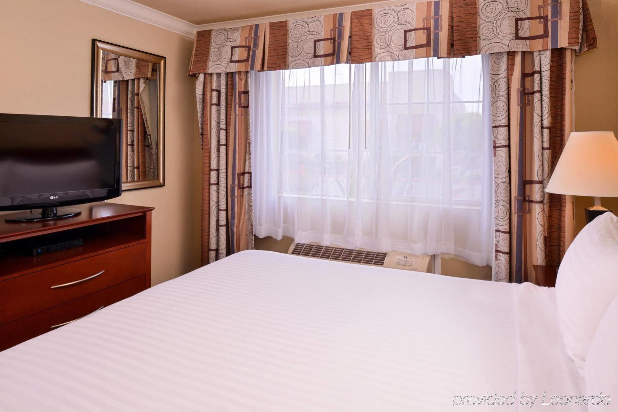 Holiday Inn Express & Suites Watsonville By Ihg Exterior foto